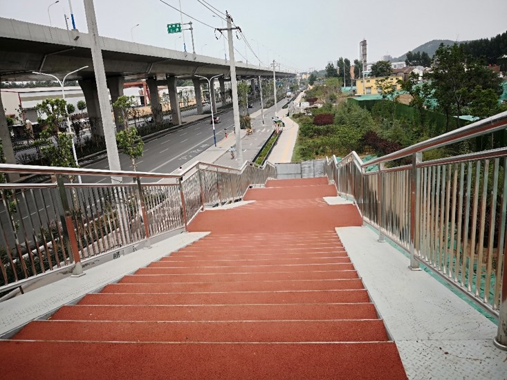 ee82d90e42f344 赤峰市工业北路急剧路建设人行天桥j9国际站